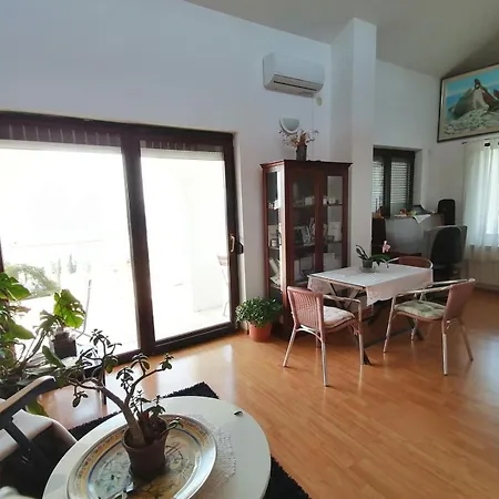 Apartment Jelena For 3 Persons, 300m From *