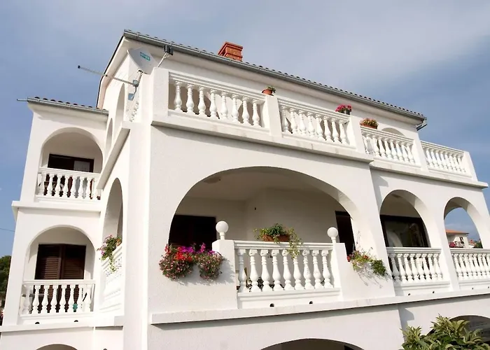 Jelena For 3 Persons, 300m From Appartamento Novi Vinodolski